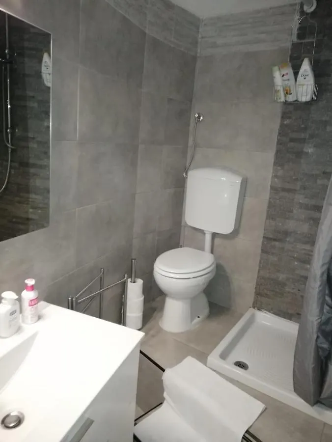 Suite Apartment 3 Milan 0*,